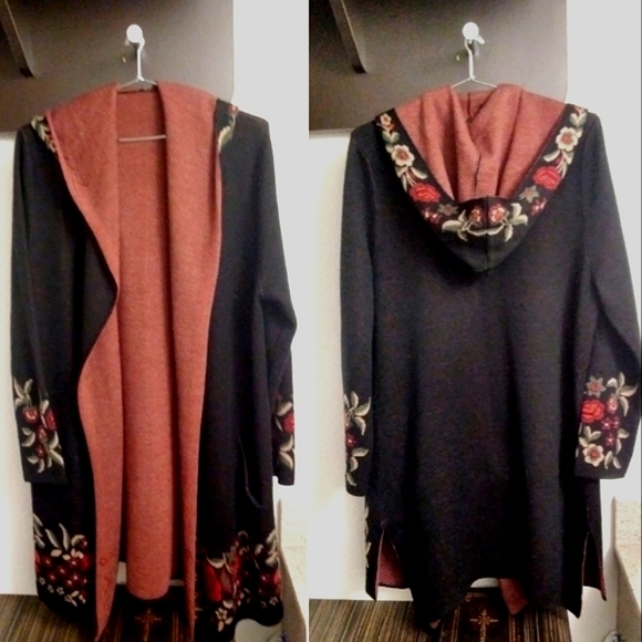 BCBG Sweaters - BCBG max sport lack floral duster wool blend large pockets hood open sweater